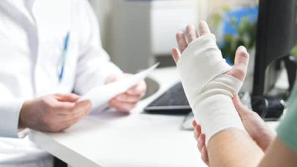 Déroulement de la rééducation post-fracture du poignet