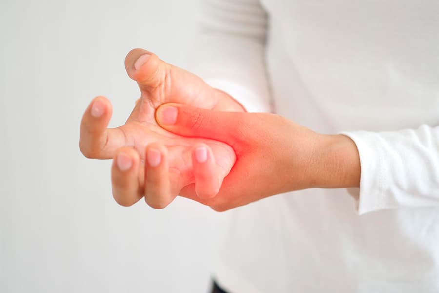 syndrome du canal carpien symptome fourmis dans les 3 premiers doigts dr laurent thomsen chirurgien main poignet paris clinique drouot