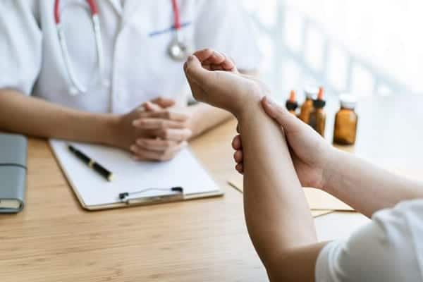 Tendinite de De Quervain : Comment faire le test ?
